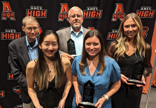 PXL_20231013_022031530.MP Thu Oct 12 2023 31st AHS Hall of Fame Induction Evelyn Qin 2010 Tennis Jessica King 2012 Tennis  back Tom Emerson 1955 Distinguished Alum Coach Bruce Vertanen and Taylor Flummerfelt 2013 Swimming photobyEdHendricksonJr tobill